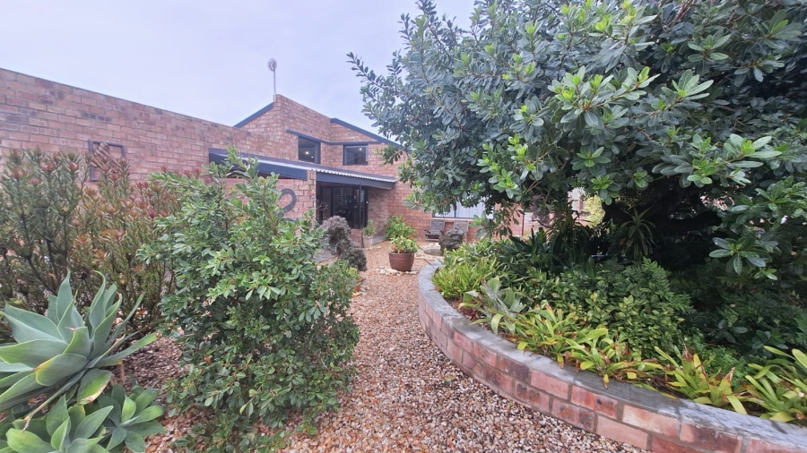 3 Bedroom Property for Sale in Stilbaai Wes Western Cape